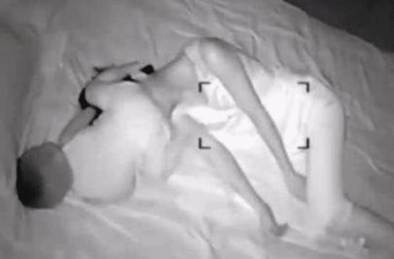 一男子在妻子房間安裝攝像頭，夜里拍下這樣場景！網(wǎng)友：太扎心了！